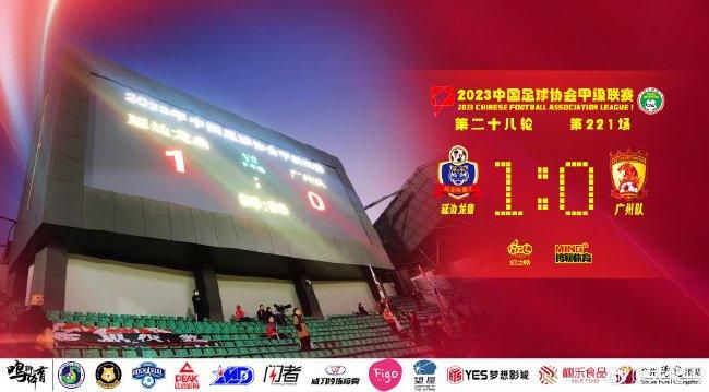 主演新剧《肯尼迪》聚焦著名政治家族 2 堪比时装周!