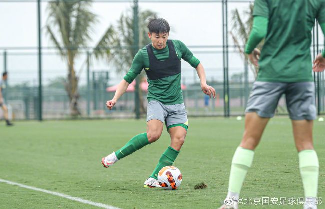 甲骨易语言科技股份有限公司本地化的总经理郑红红提到，大家都希望中国的一些更好的作品越来越走向世界，文化的影响力也希望越来越强，大家始终坚持的概念就是用世界语言讲中国文化。